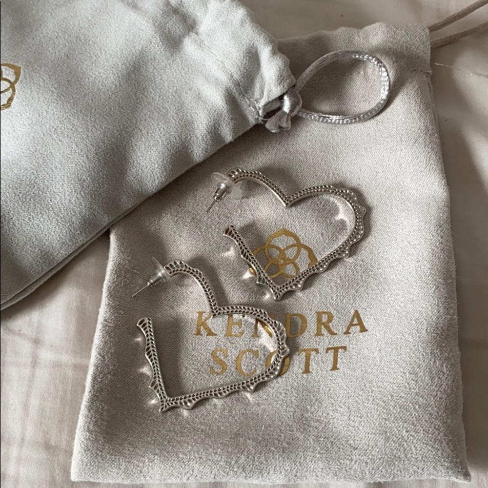 Kendra Scott heart hoop earrings 🤍🤍